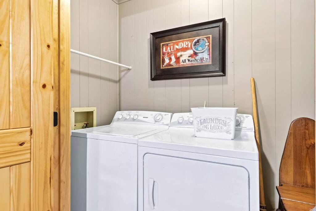 Beautiful Chalet With Fireplace And Large Game Room Gatlinburg Eksteriør bilde