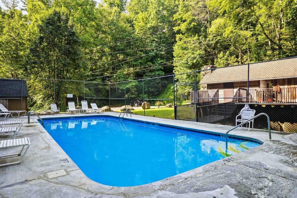 Beautiful Chalet With Fireplace And Large Game Room Gatlinburg Eksteriør bilde