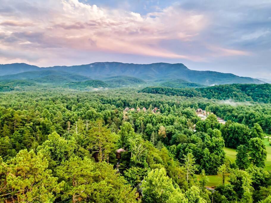 Beautiful Chalet With Fireplace And Large Game Room Gatlinburg Eksteriør bilde
