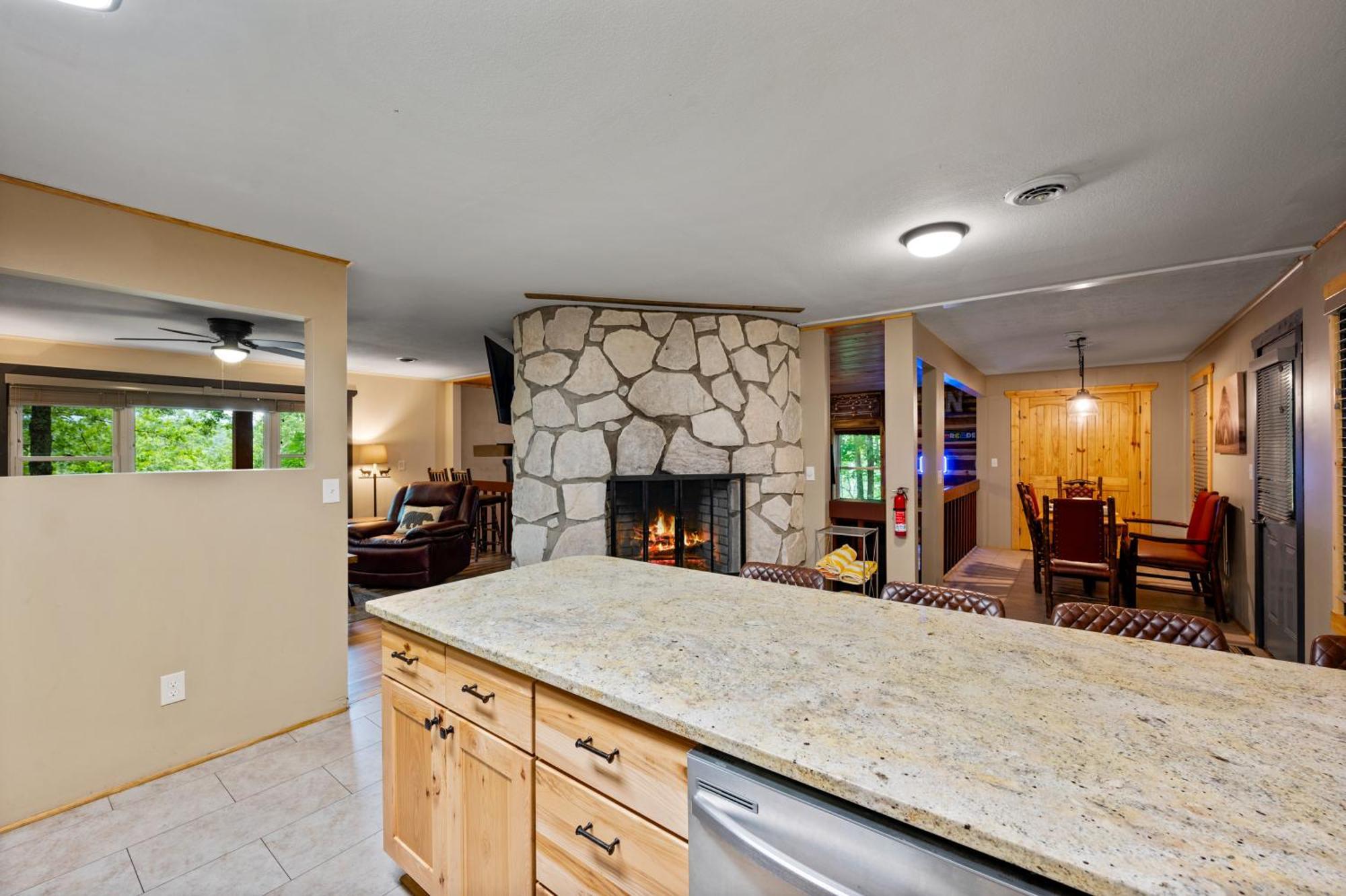 Beautiful Chalet With Fireplace And Large Game Room Gatlinburg Eksteriør bilde