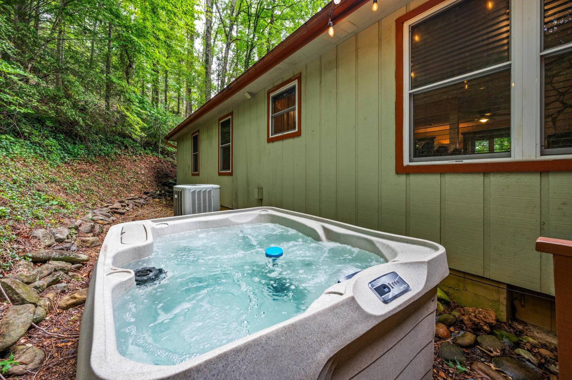 Beautiful Chalet With Fireplace And Large Game Room Gatlinburg Eksteriør bilde
