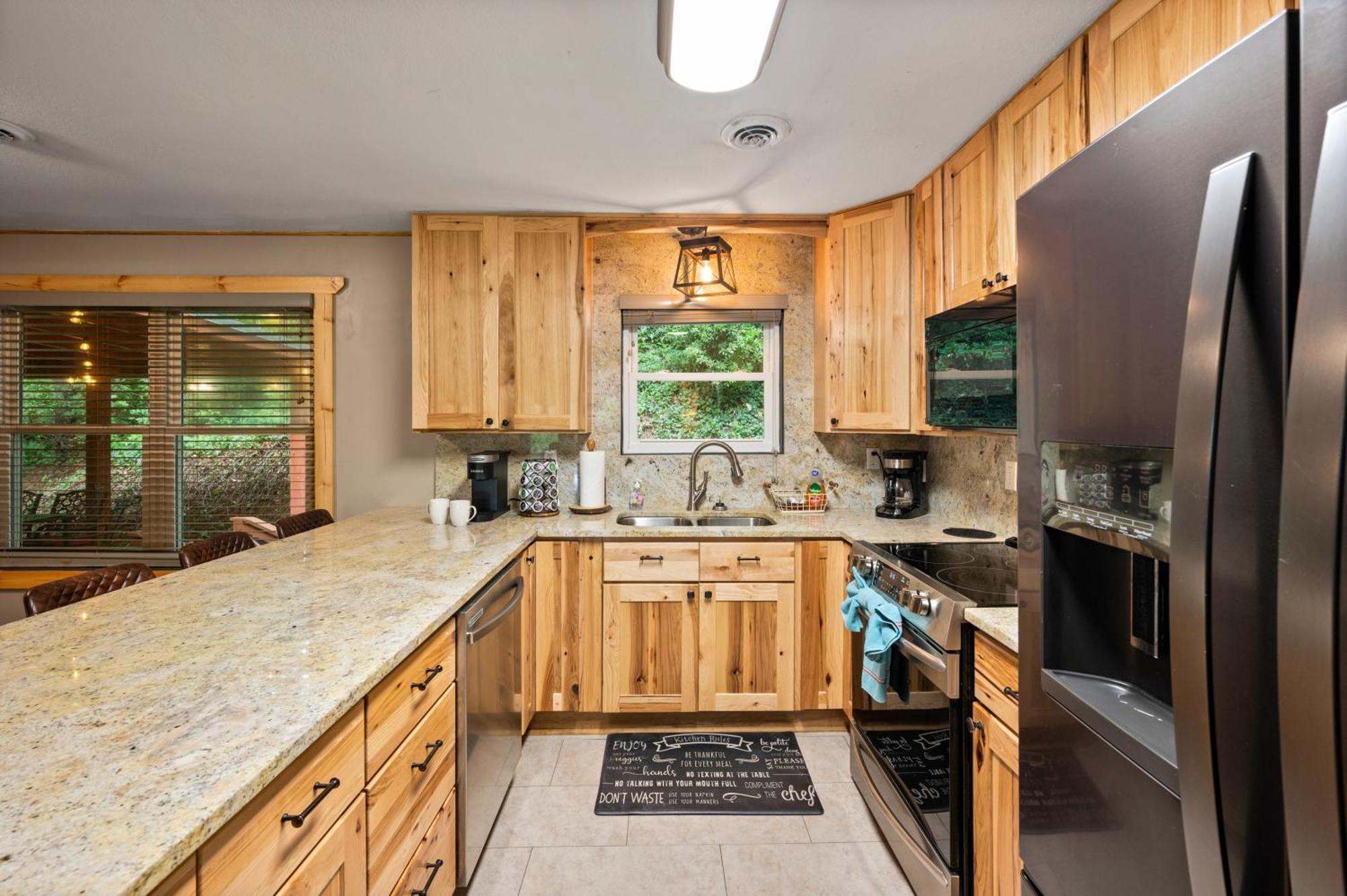 Beautiful Chalet With Fireplace And Large Game Room Gatlinburg Eksteriør bilde